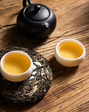 云南普洱茶生茶汤色