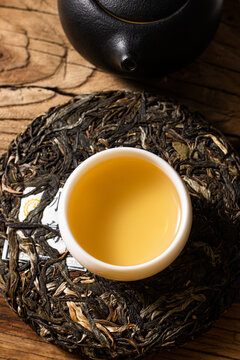 云南普洱茶生茶汤色