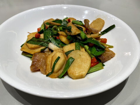 青蒜茨菇炒咸肉