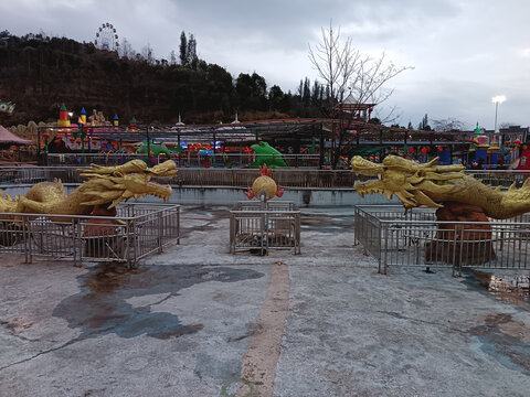 龙雕像