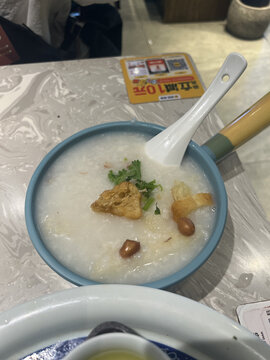 广式早茶荔湾艇仔粥