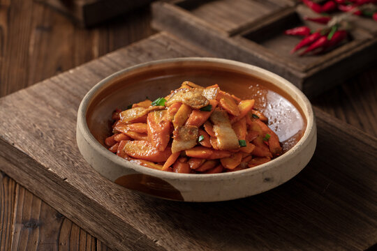 土红萝卜炒肉