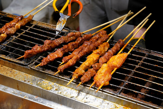 烤羊肉串烤牛肉串烧烤美食小吃