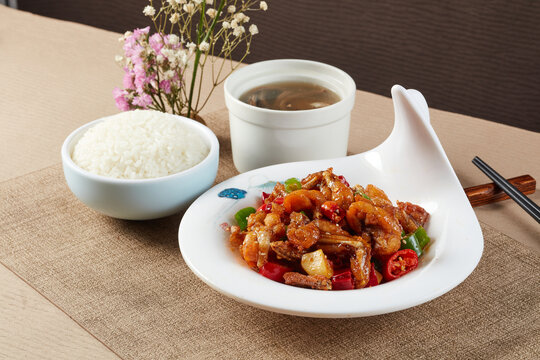 干锅牛蛙鸡饭