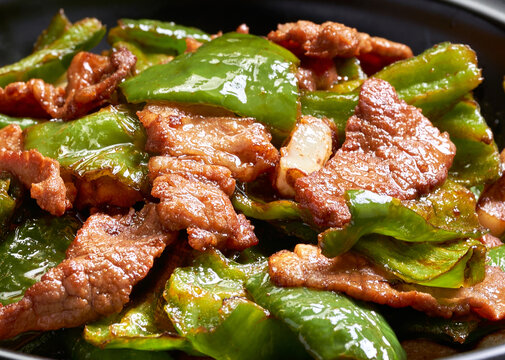 皱皮椒炒土猪肉