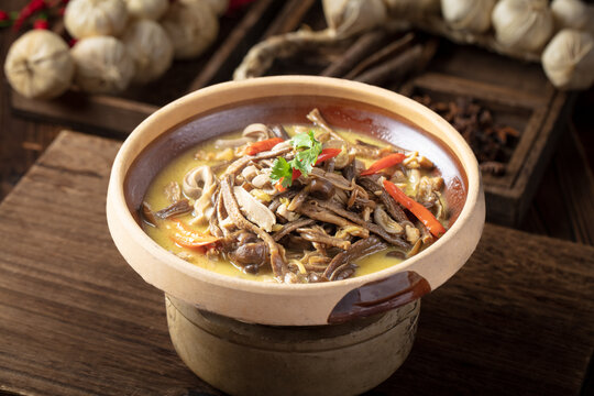砂锅鹿茸菌