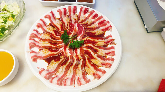 雪花牛肉片摆盘