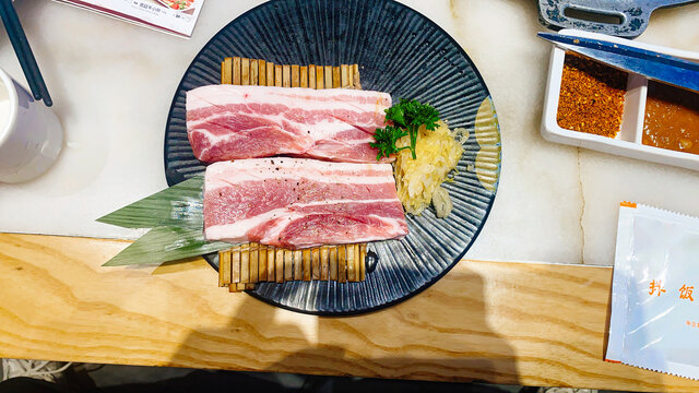 厚切五花肉新鲜生肉