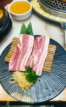 新鲜五花肉