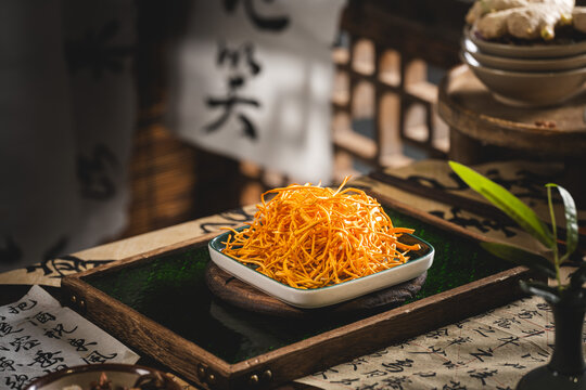 中式传统风格火锅菜品虫草花