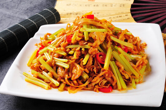芹菜炒肉丝