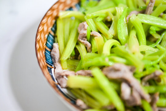 芹菜炒肉丝