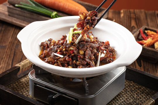 砂锅腊牛肉
