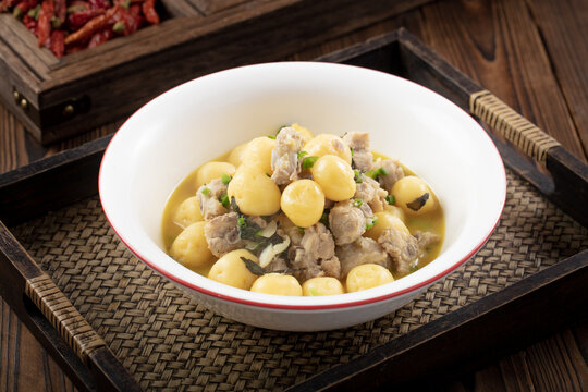 小土豆炖排骨