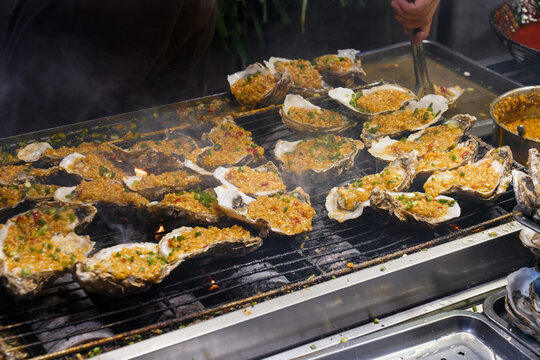 碳烤生蚝烧烤海鲜美食