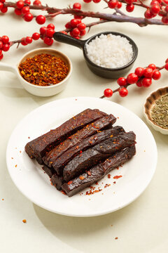 盘子里的香辣牛肉干场景图