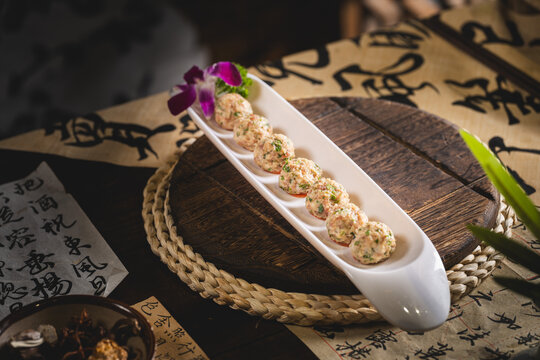 中式传统风格火锅菜品肉丸子