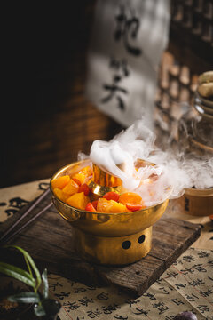 中式传统风格火锅甜点水果捞