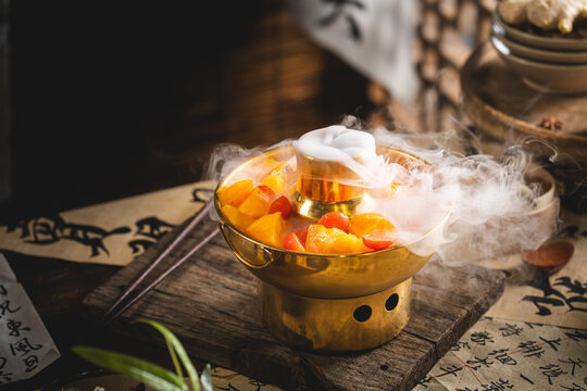 中式传统风格火锅甜点水果捞