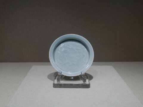元代景德镇窑青白釉龙纹盘