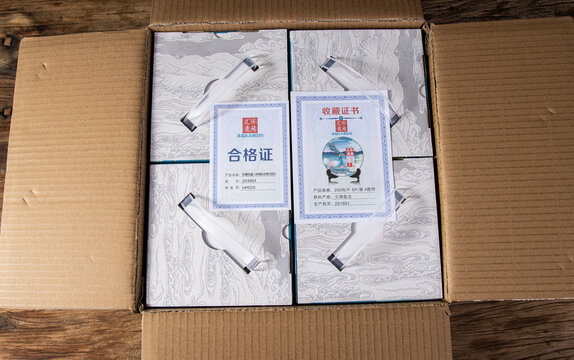 云南普洱茶珍藏孔雀生茶礼盒