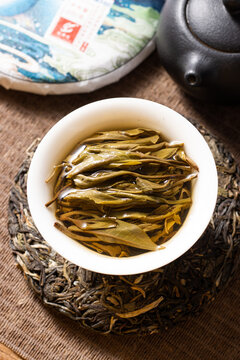 云南普洱茶珍藏孔雀生茶叶底
