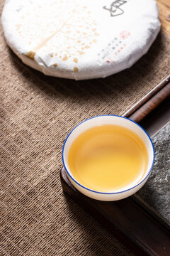 云南普洱茶生茶品味人生汤色