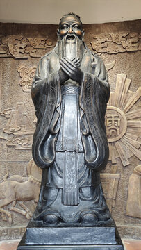 孔子石像