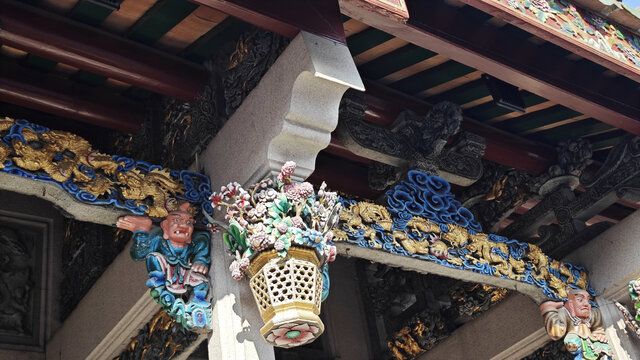 横梁木雕刻