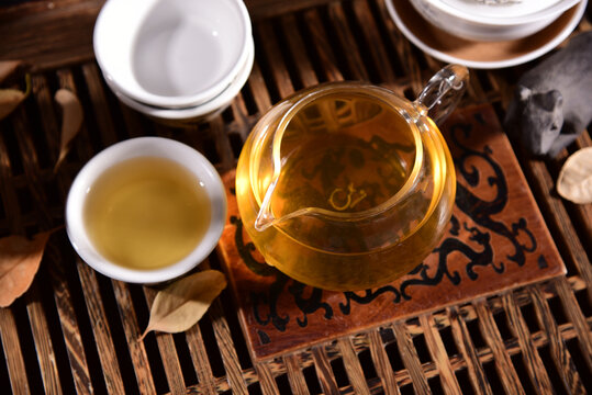 云南普洱茶生茶汤色