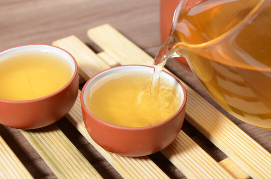云南普洱茶生茶汤色