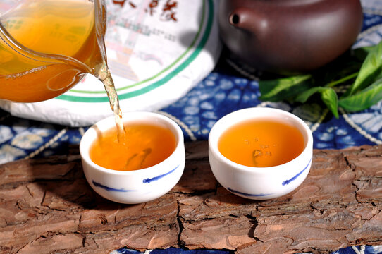 云南普洱茶生茶汤色