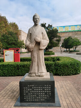 诸城名人张择端雕像