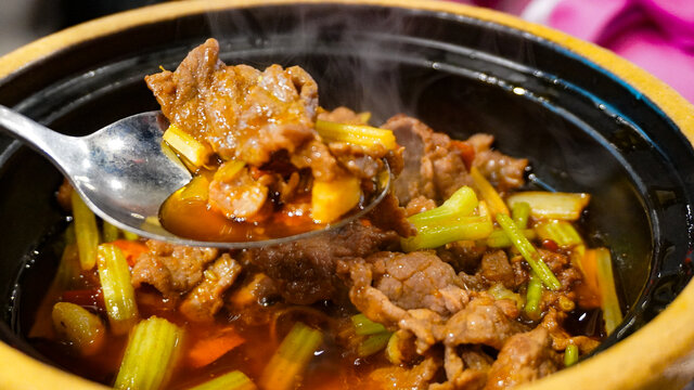 芹菜炒牛肉特写镜头