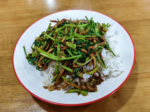香辣肉丝饭