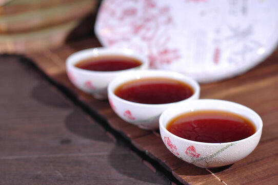 云南普洱茶熟茶汤色