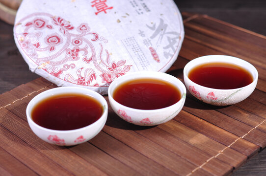 云南普洱茶熟茶汤色