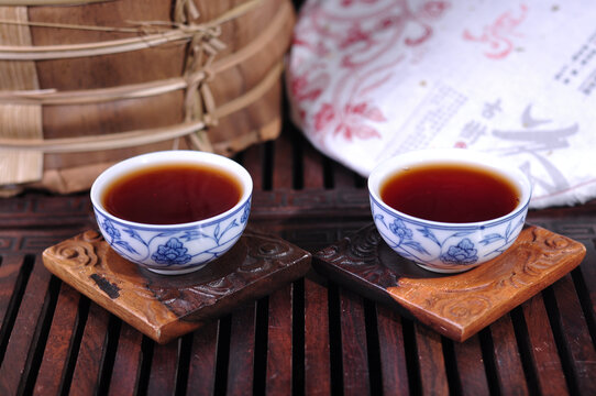 云南普洱茶熟茶汤色