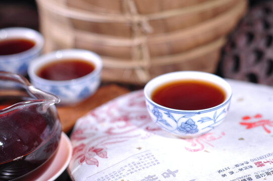 云南普洱茶熟茶汤色