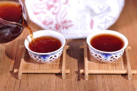 云南普洱茶熟茶汤色