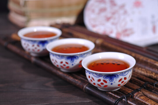 云南普洱茶熟茶汤色