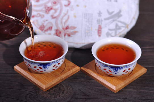 云南普洱茶熟茶汤色