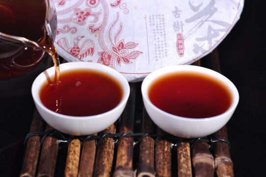 云南普洱茶熟茶汤色