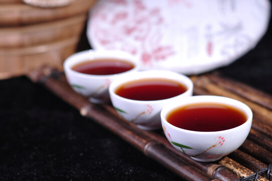 云南普洱茶熟茶汤色