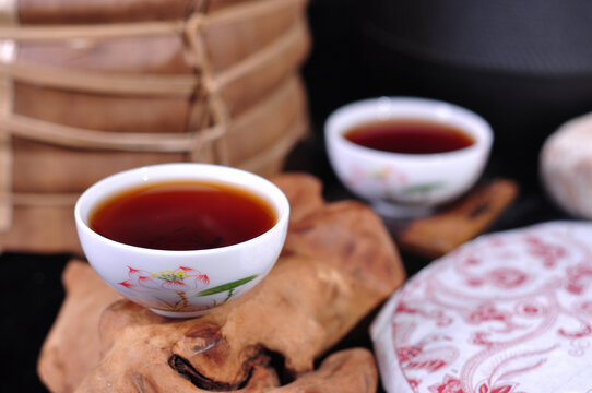 云南普洱茶熟茶汤色