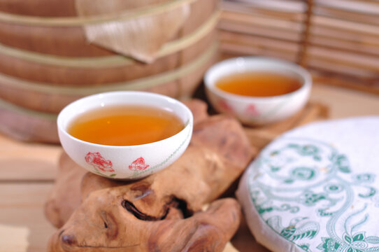 云南普洱茶生茶汤色