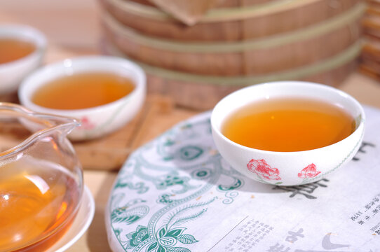 云南普洱茶生茶汤色