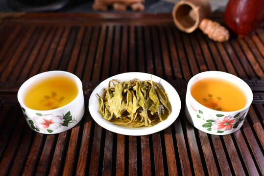 云南普洱茶生茶汤色