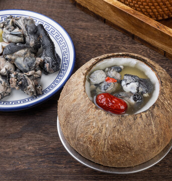 椰皇乌鸡汤
