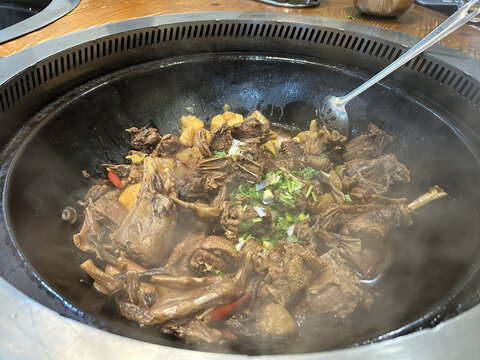 铁锅炖